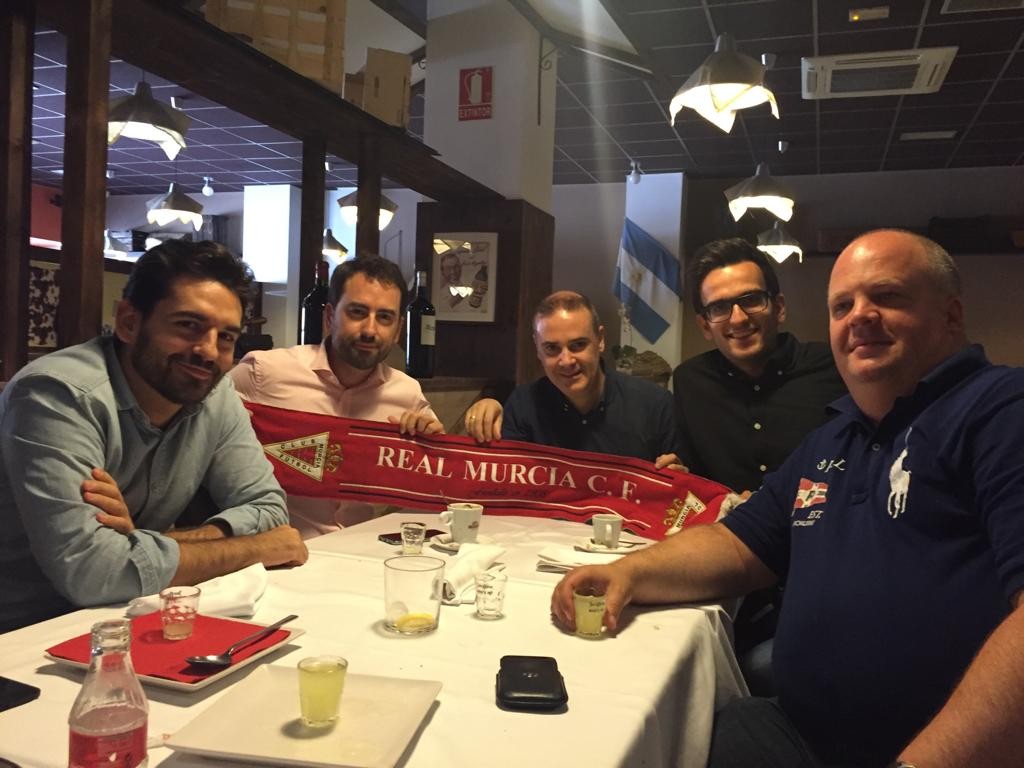 Fotografía De Cena Tras La Reunión Fundacional De La Asociación.