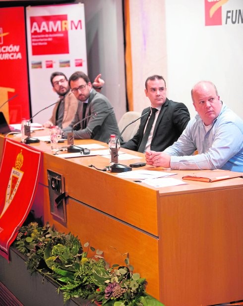 Imagen de una de las asambleas de la AAMRM donde se informa a los accionistas de los temas mas importantes que afectan a la sociedad.